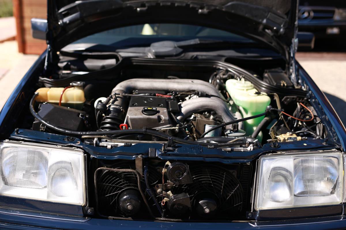 Mercedes-benz-e300-diesel-1995-blue-7