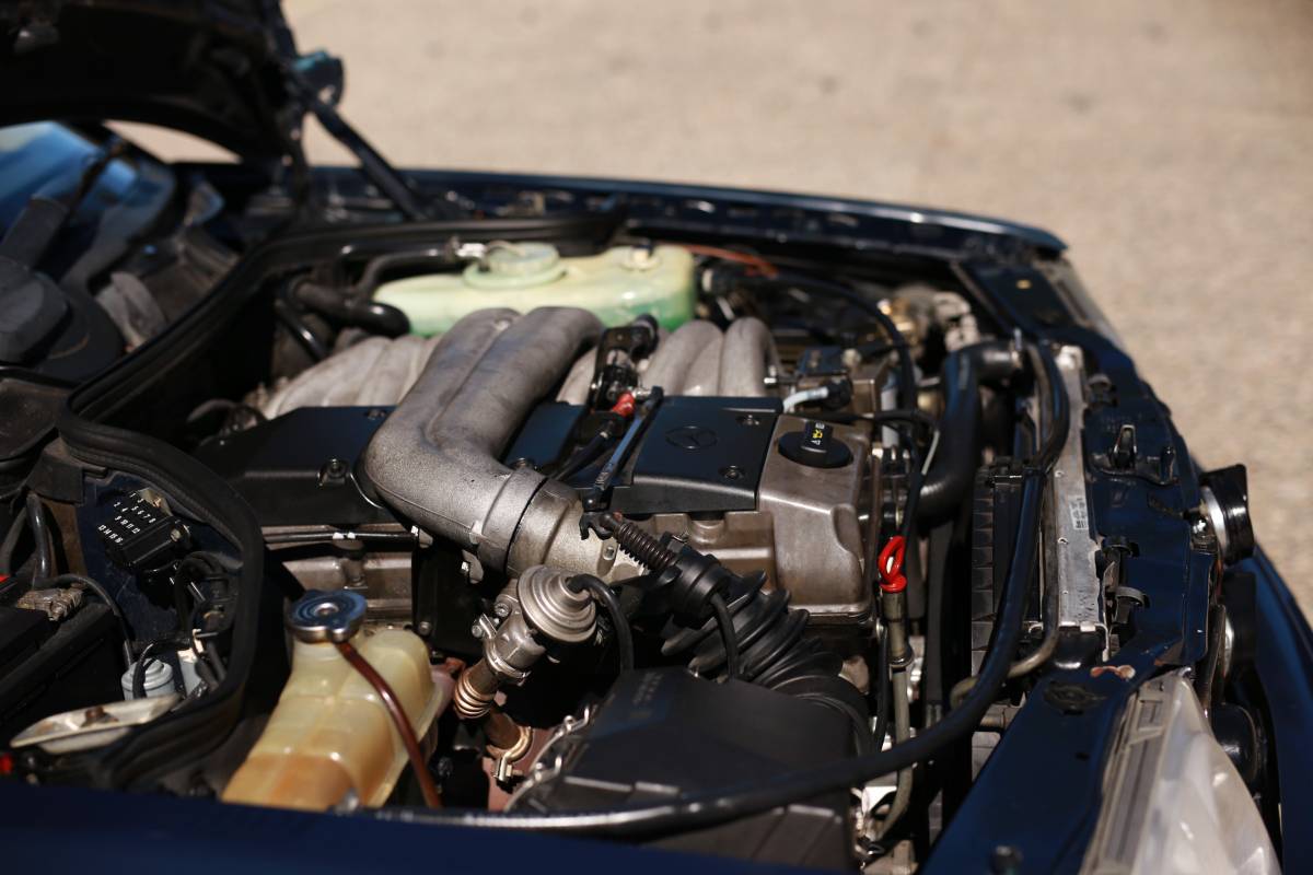 Mercedes-benz-e300-diesel-1995-blue-8