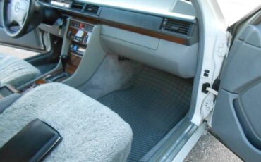 Mercedes-benz-e320-1994-white-1