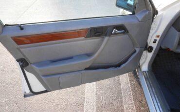 Mercedes-benz-e320-1994-white-13