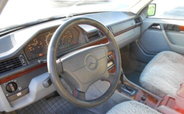 Mercedes-benz-e320-1994-white-14