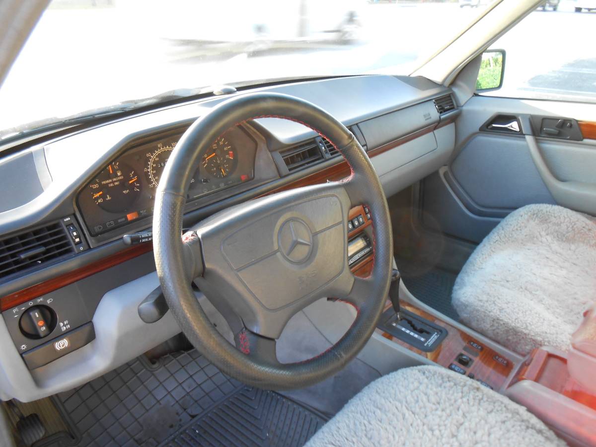 Mercedes-benz-e320-1994-white-14