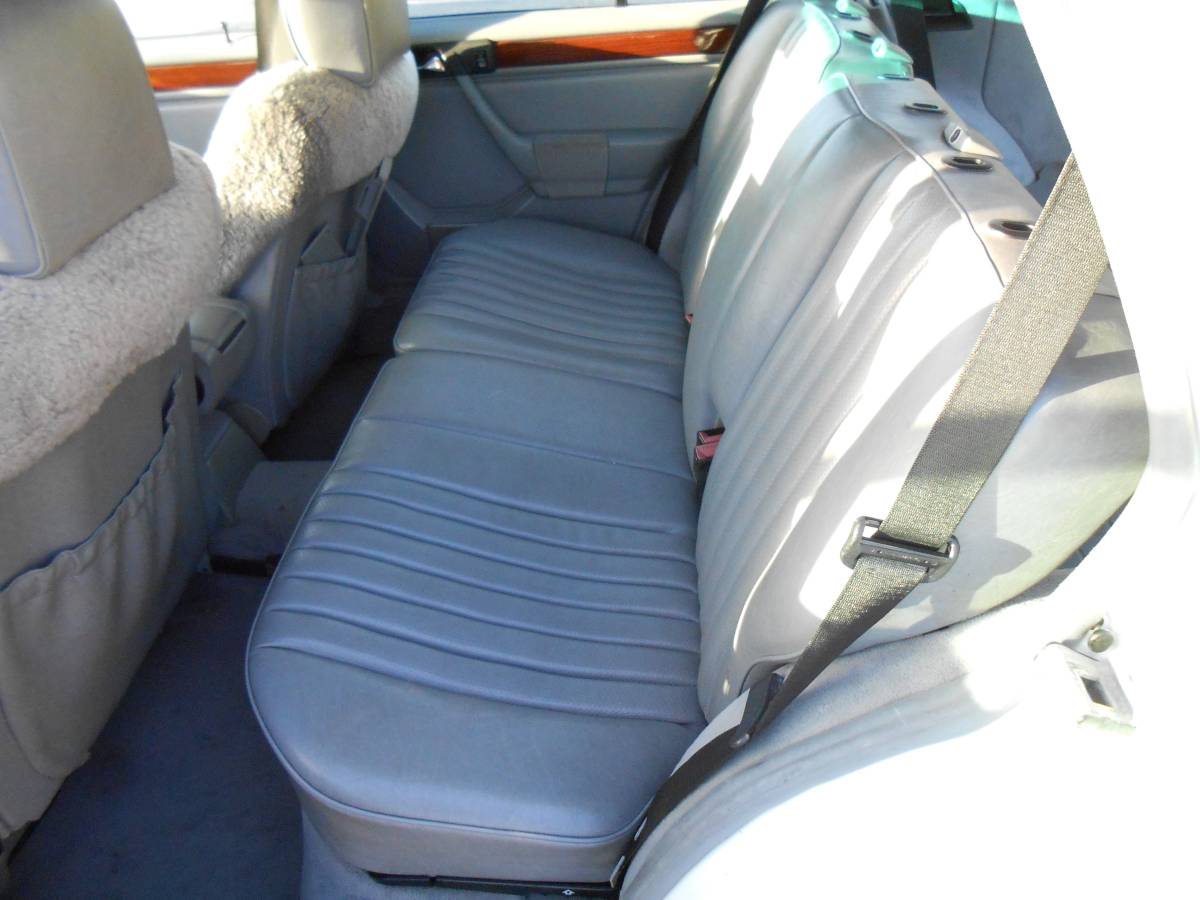 Mercedes-benz-e320-1994-white-18