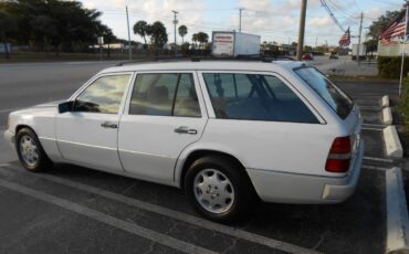 Mercedes-benz-e320-1994-white-2