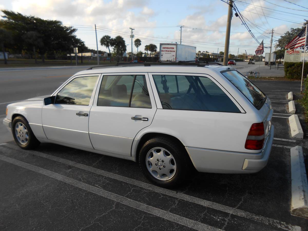 Mercedes-benz-e320-1994-white-2