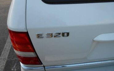 Mercedes-benz-e320-1994-white-22
