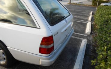 Mercedes-benz-e320-1994-white-3