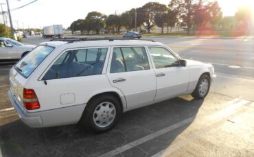 Mercedes-benz-e320-1994-white-6