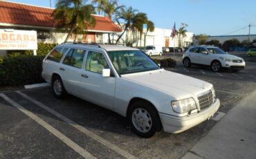 Mercedes-benz-e320-1994-white-8