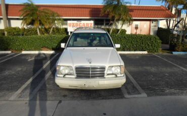 Mercedes-benz-e320-1994-white-9