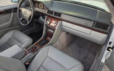 Mercedes-benz-e320-1995-11