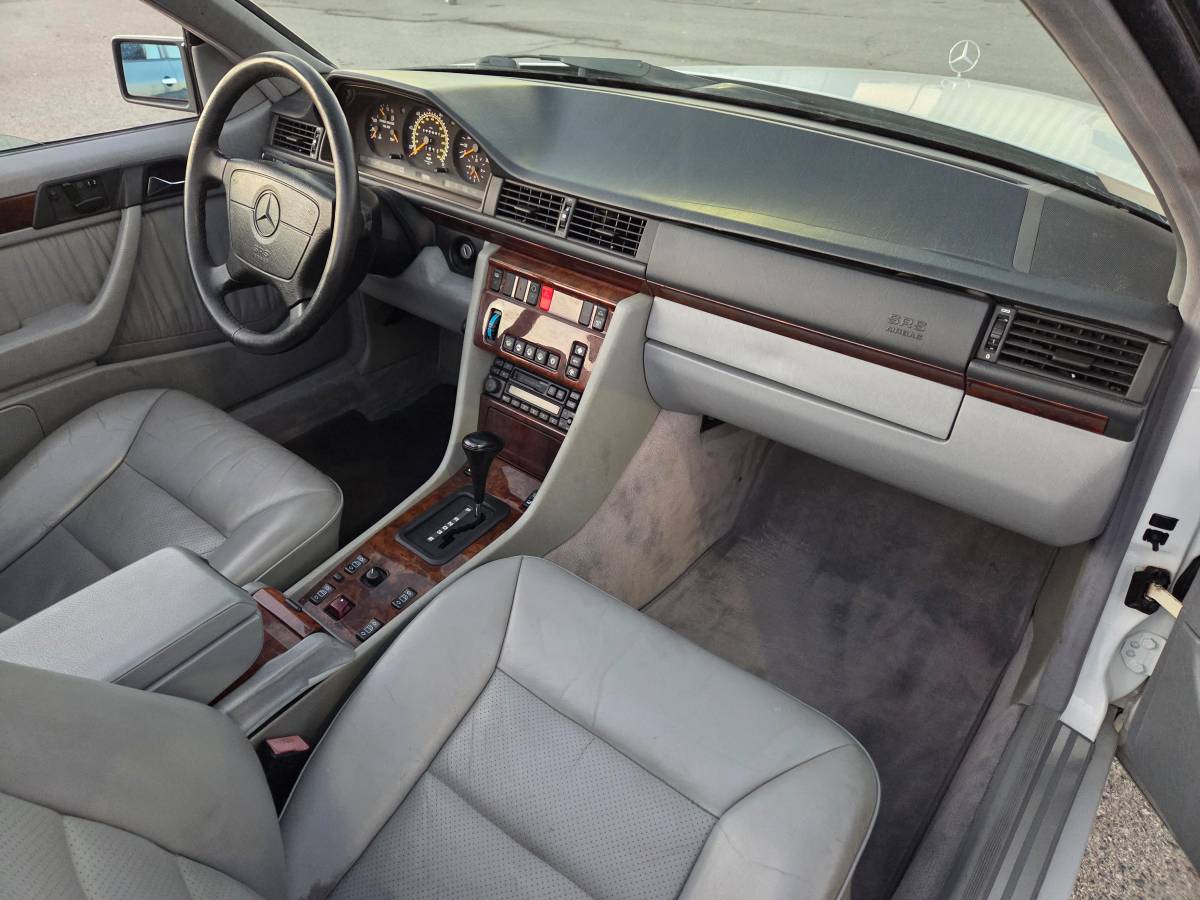 Mercedes-benz-e320-1995-11