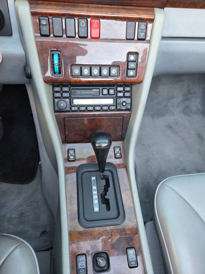 Mercedes-benz-e320-1995-22