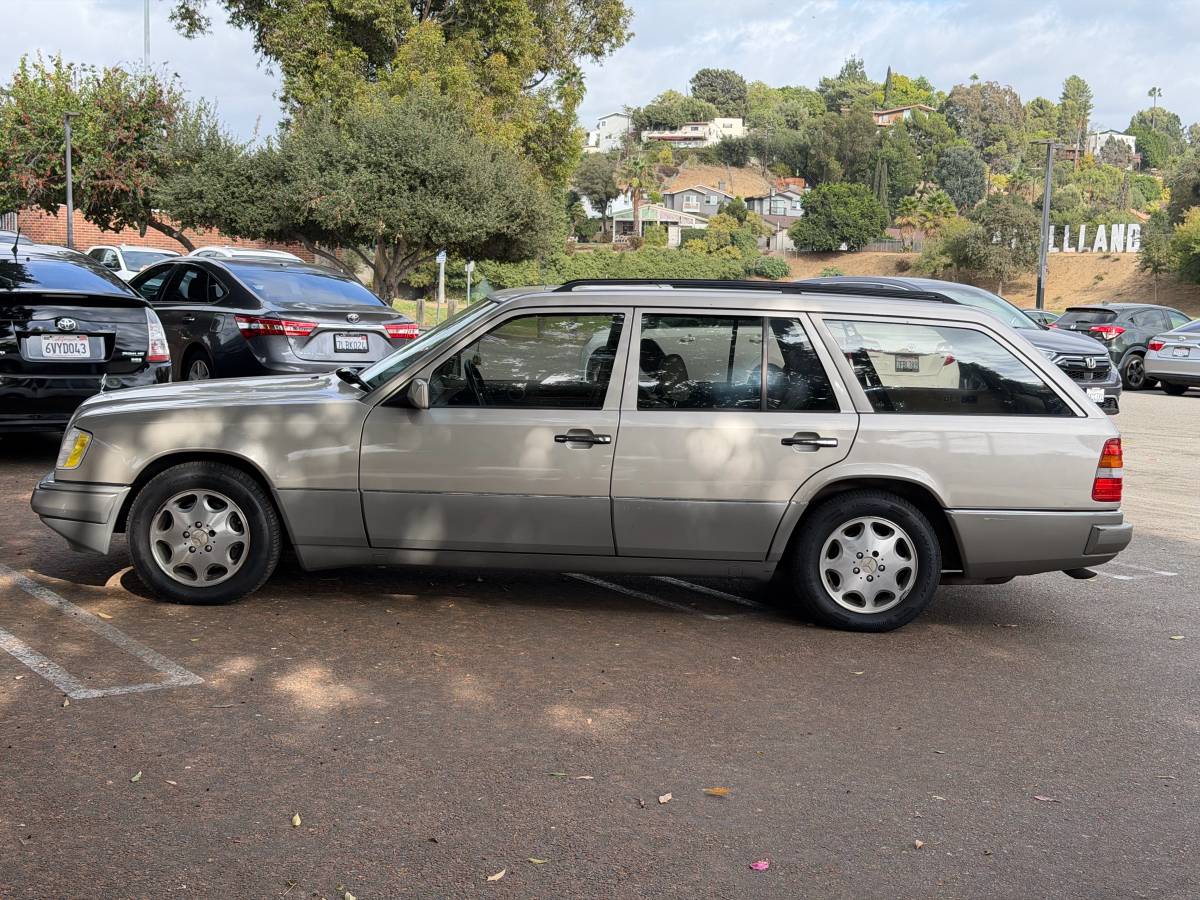 Mercedes-benz-e320-1995