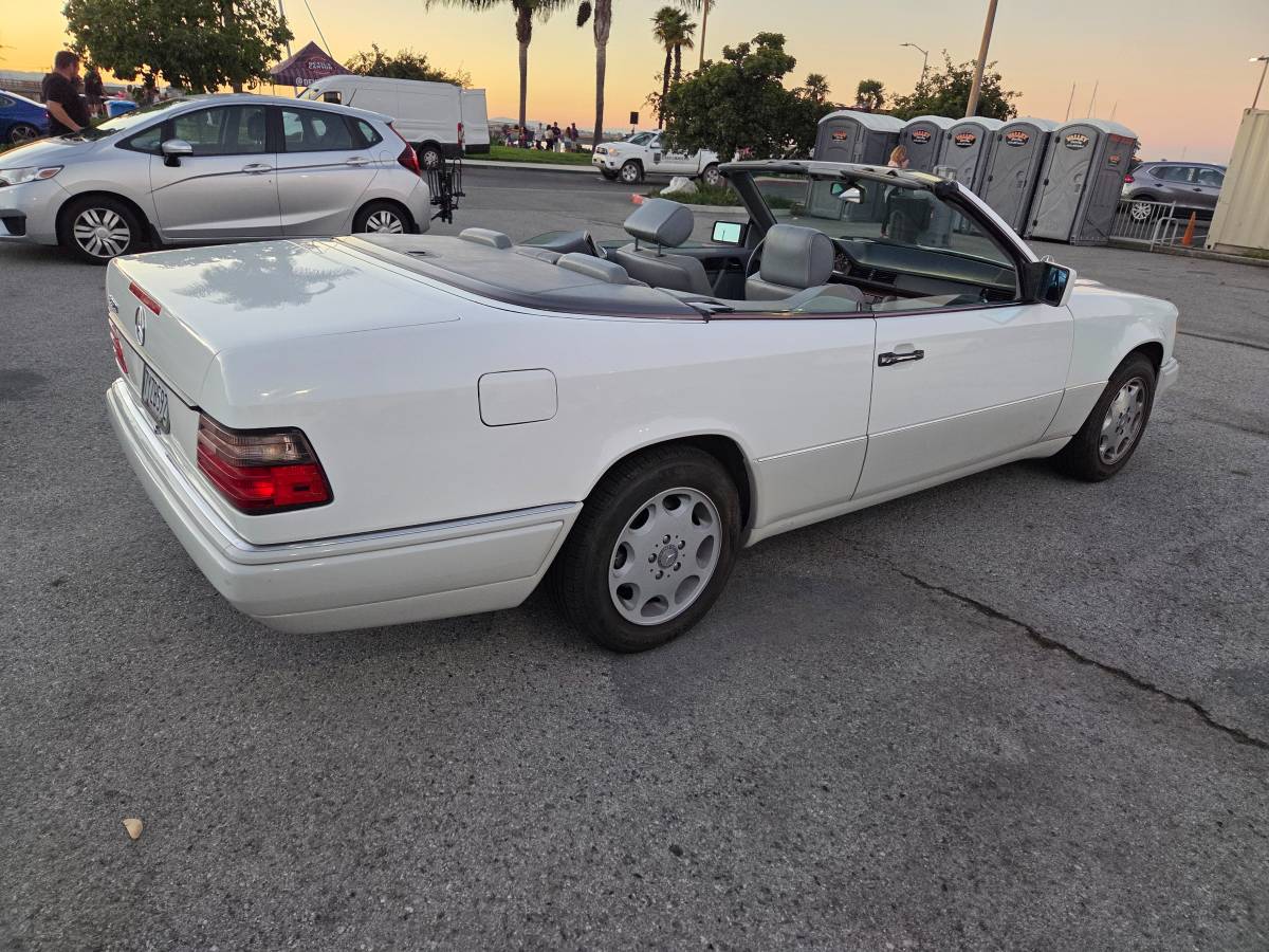 Mercedes-benz-e320-1995-6
