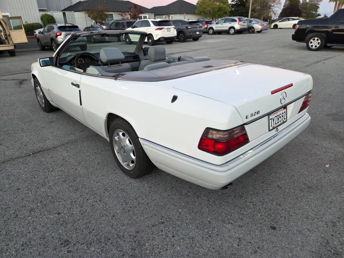 Mercedes-benz-e320-1995-9