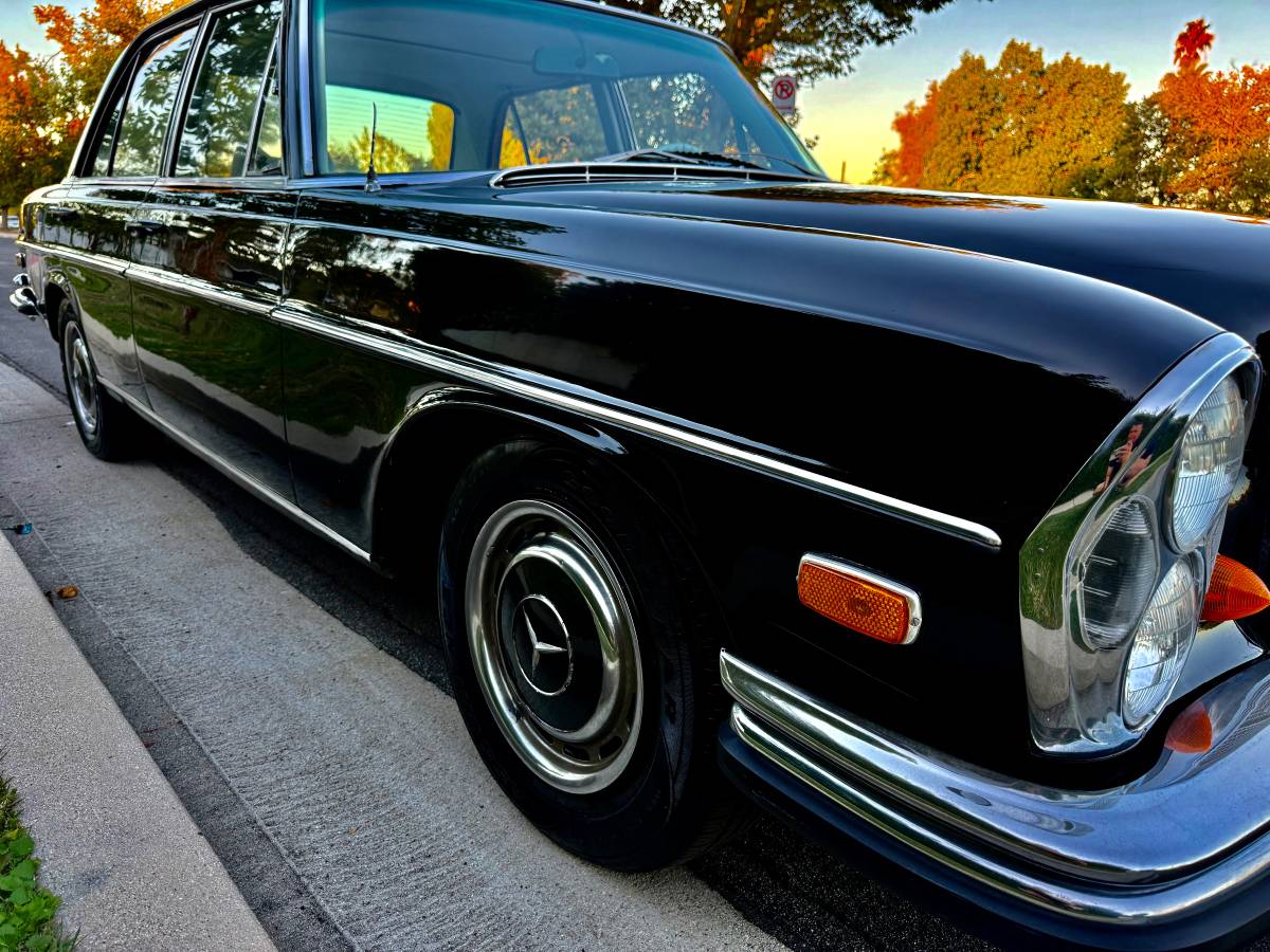 Mercedes-benz-s-class-1970-black-1