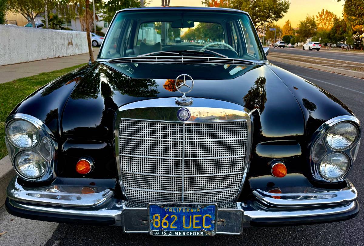 Mercedes-benz-s-class-1970-black-17