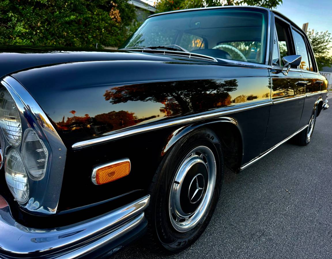 Mercedes-benz-s-class-1970-black-2