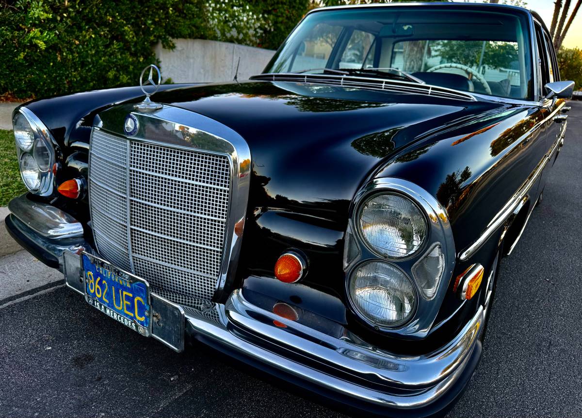 Mercedes-benz-s-class-1970-black-3