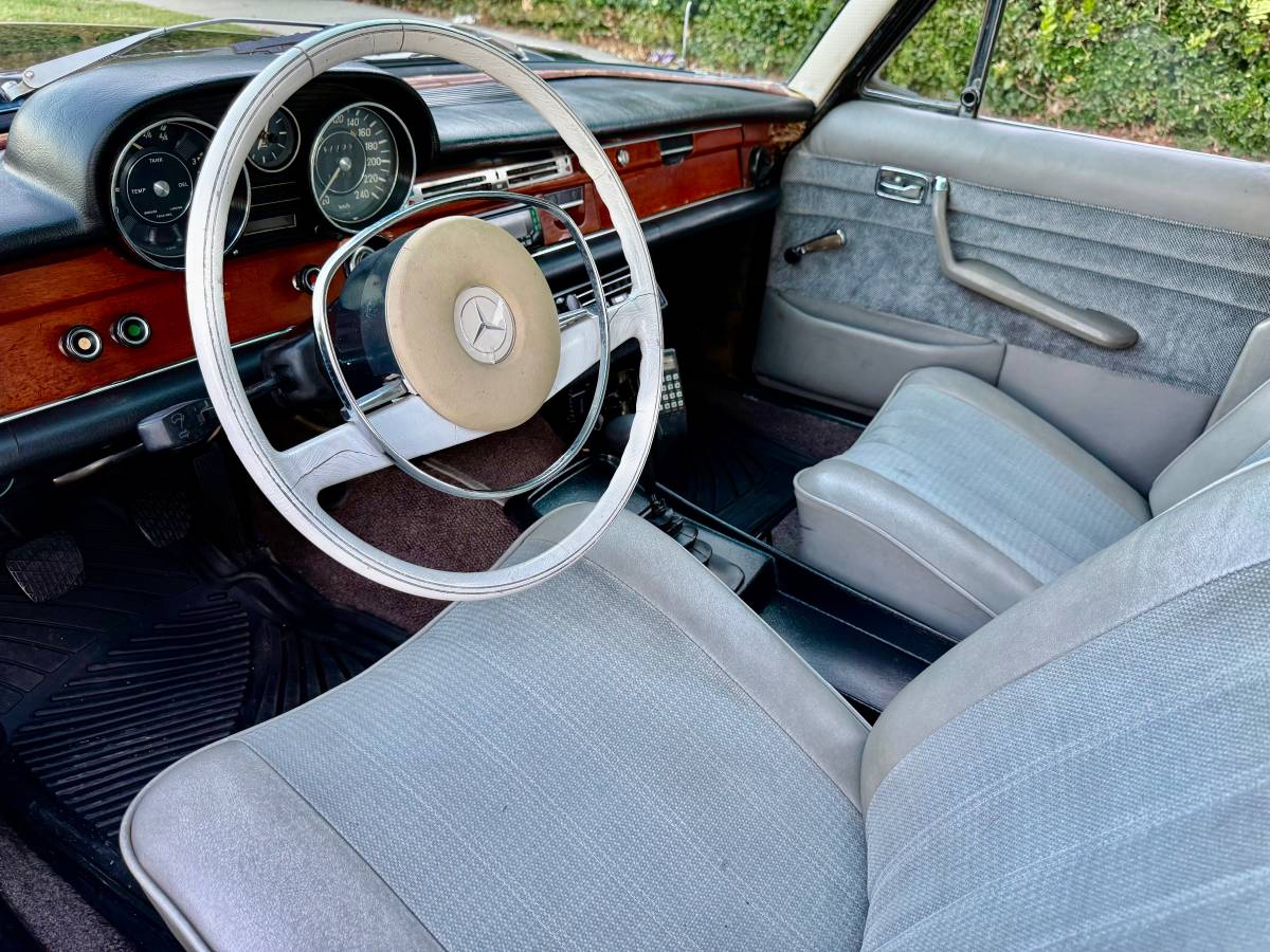 Mercedes-benz-s-class-1970-black-9
