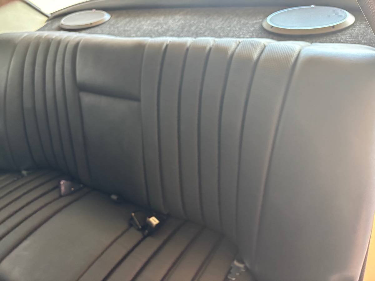 Mercedes-benz-s-class-1973-white-10