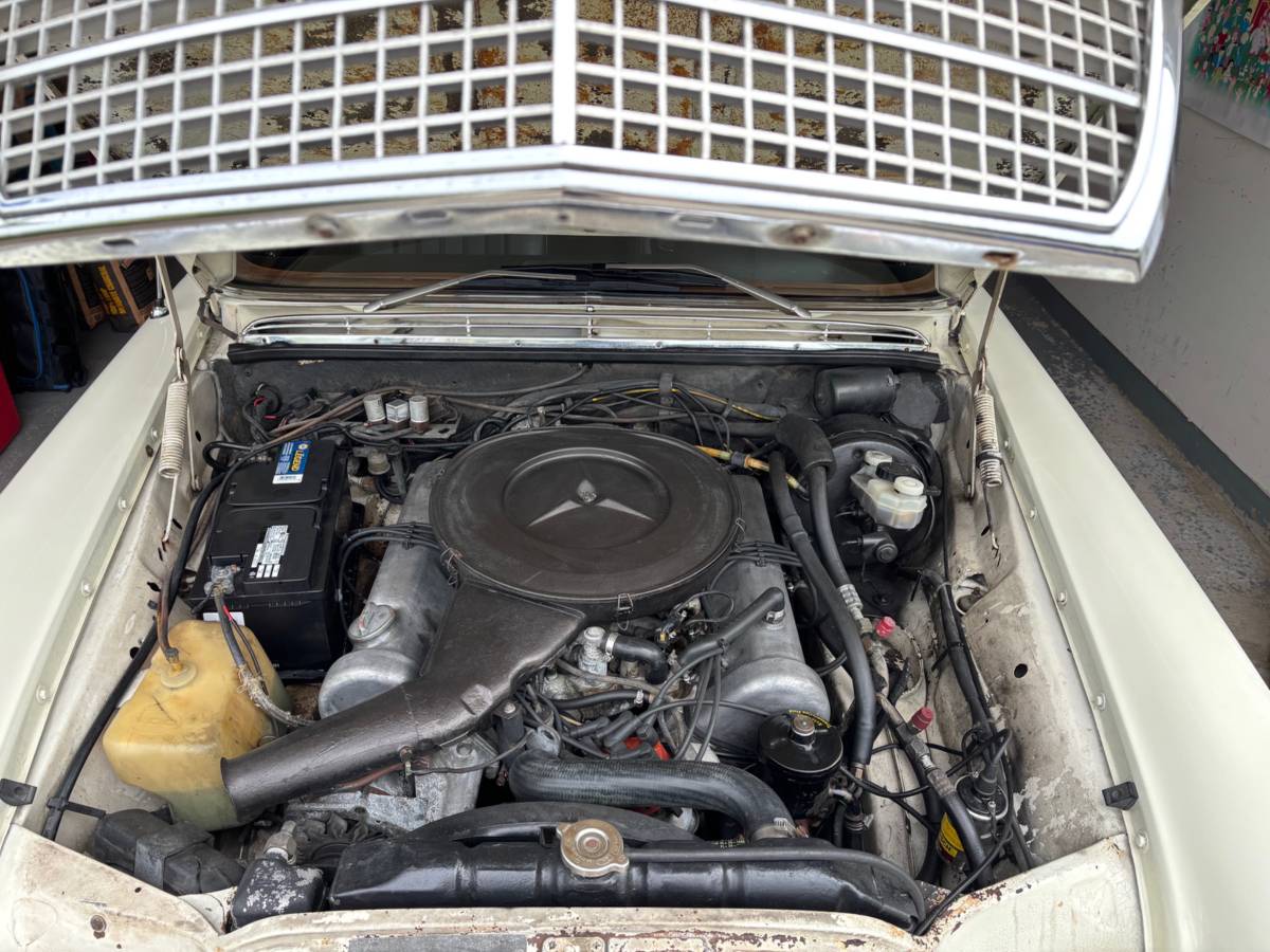 Mercedes-benz-s-class-1973-white-16