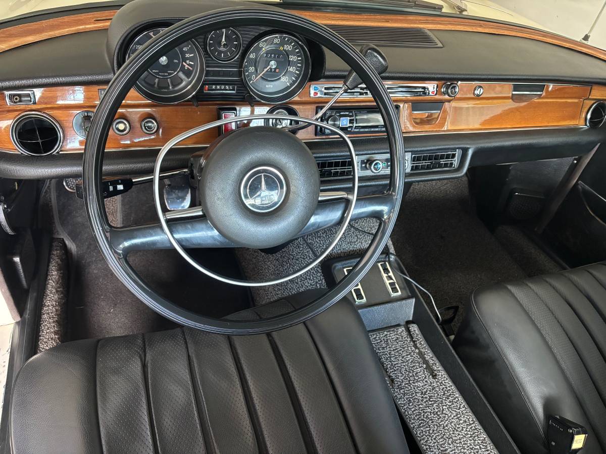 Mercedes-benz-s-class-1973-white-2