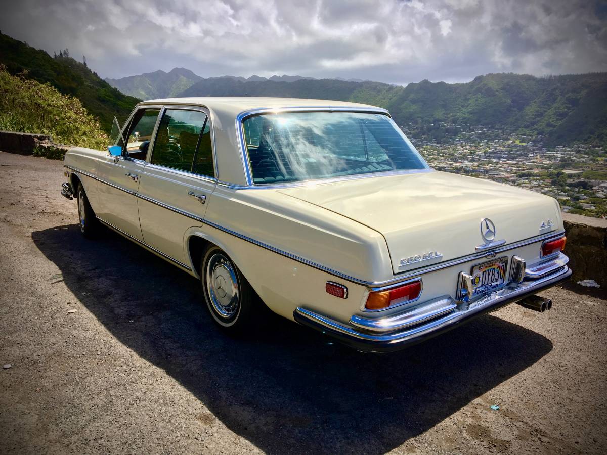Mercedes-benz-s-class-1973-white-4