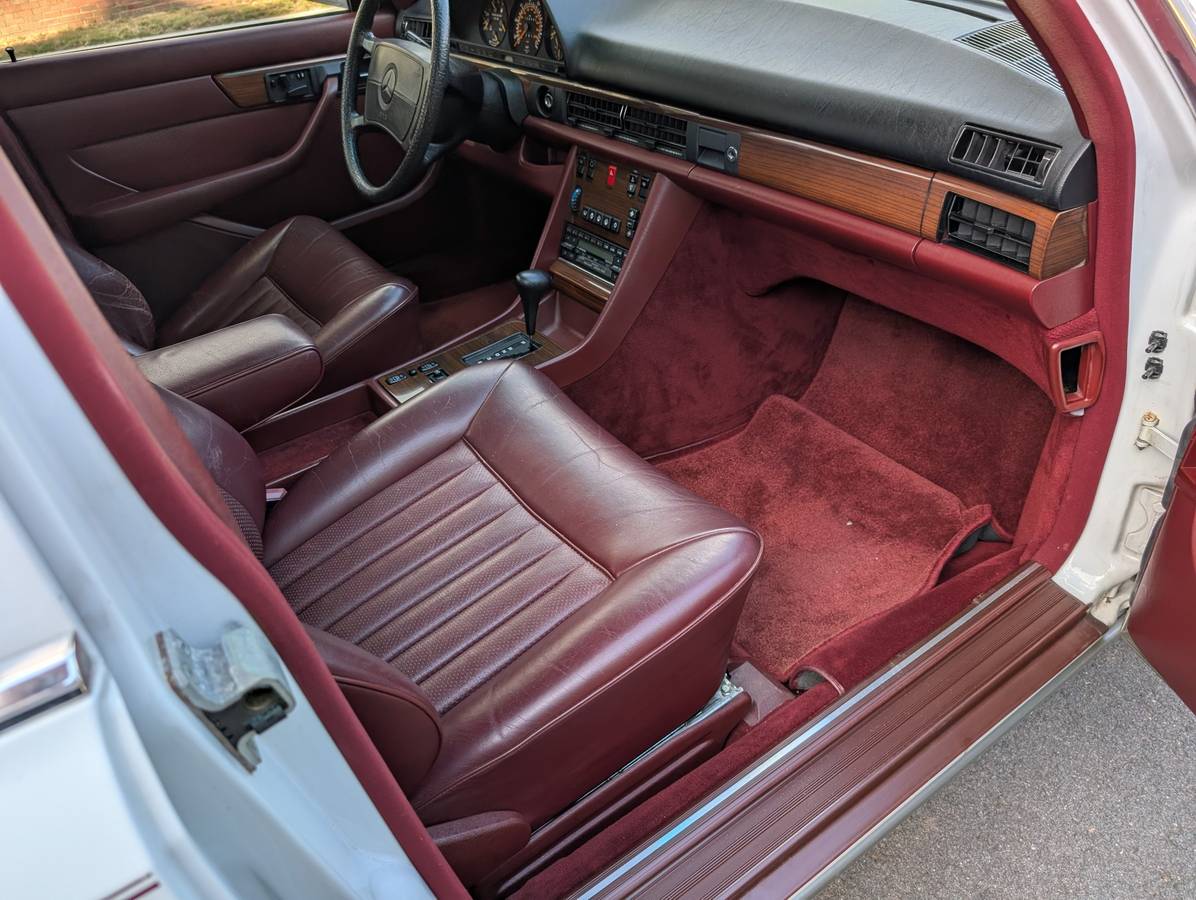 Mercedes-benz-s-class-1988-white-35