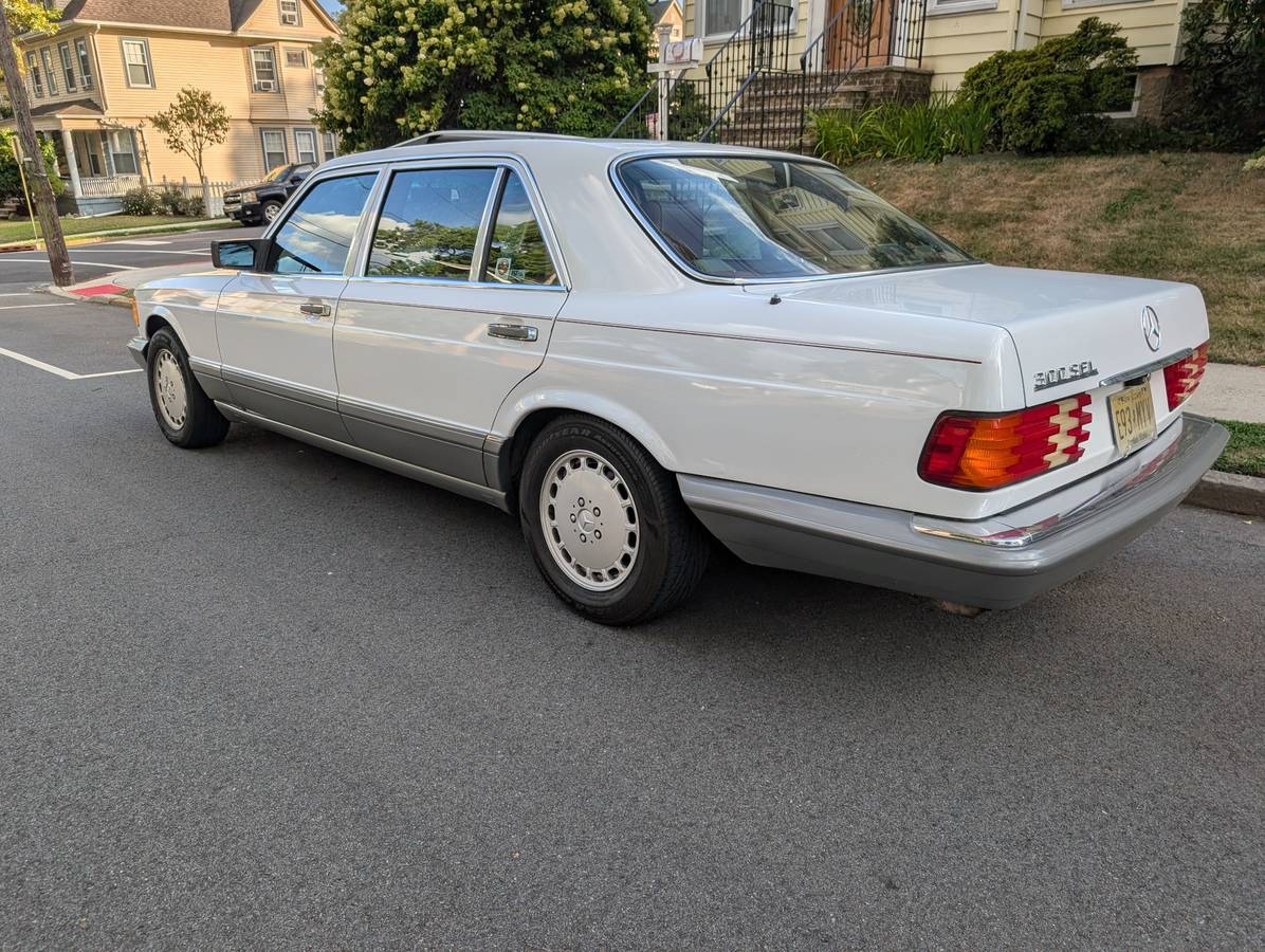 Mercedes-benz-s-class-1988-white-7
