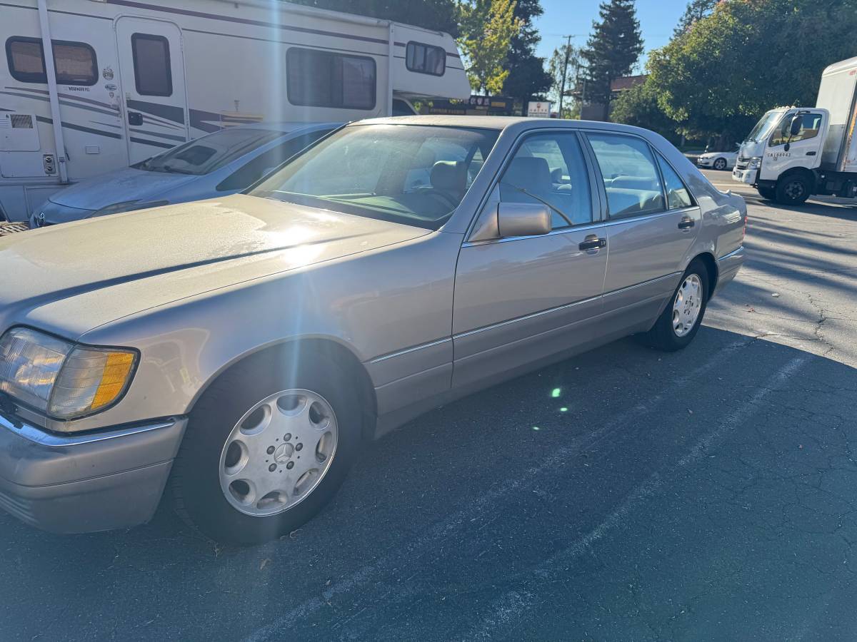 Mercedes-benz-s-class-1995-4