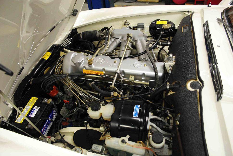 Mercedes-benz-sl-class-1964-white-4