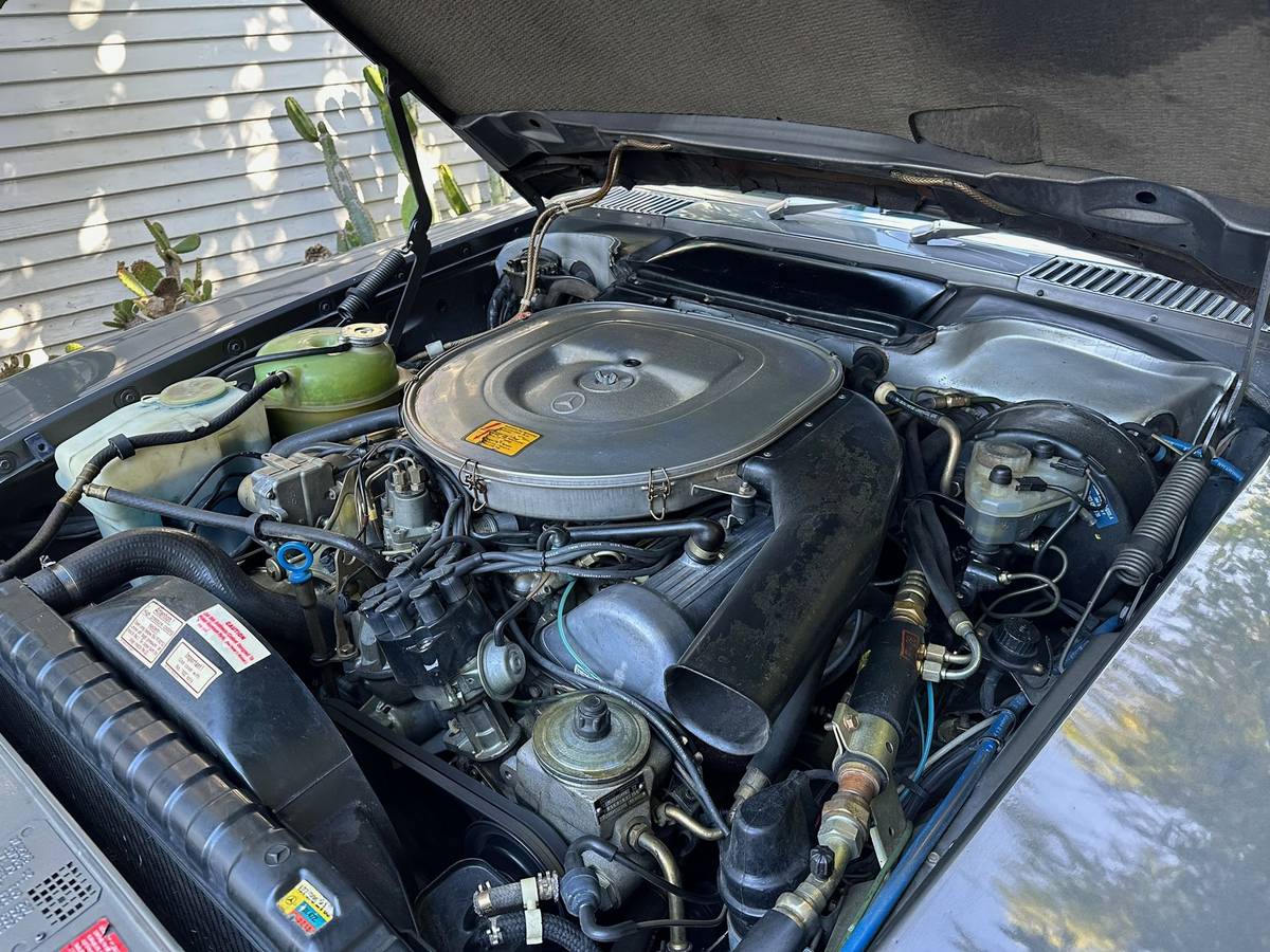 Mercedes-benz-sl380-1984-grey-30