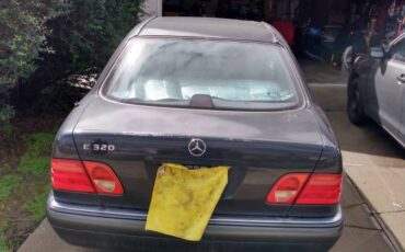 Mercedes-e320-1996-grey-1