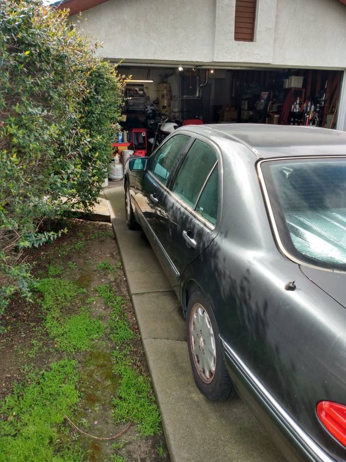 Mercedes-e320-1996-grey-3
