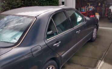 Mercedes-e320-1996-grey-4
