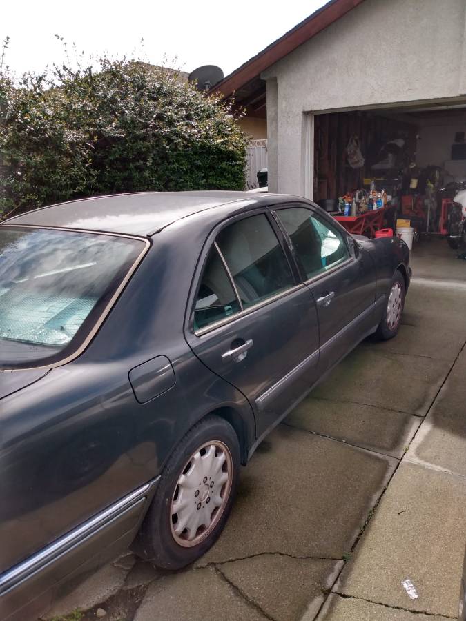 Mercedes-e320-1996-grey-4