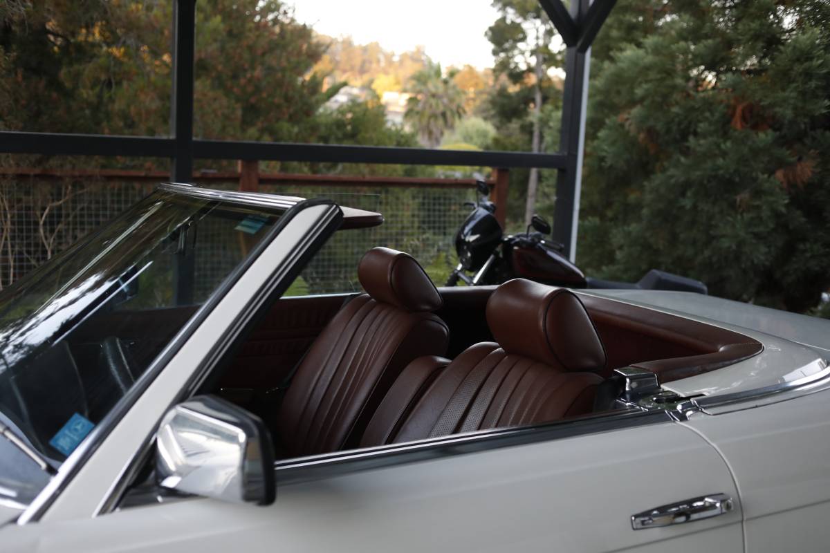 Mercedes-sl380-1983-white-30