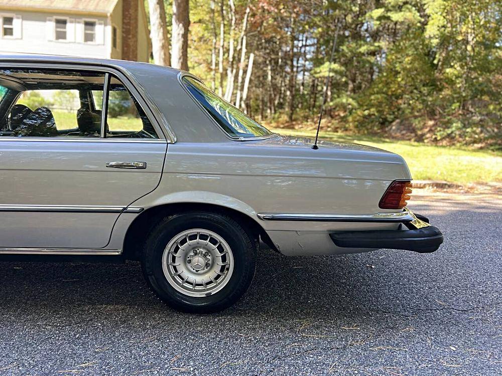 Mercedesbenz-400class-1975-silver-10