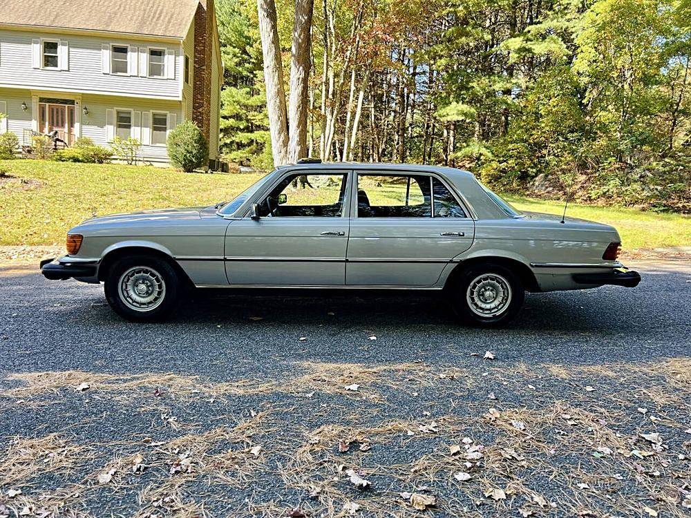 Mercedesbenz-400class-1975-silver-12