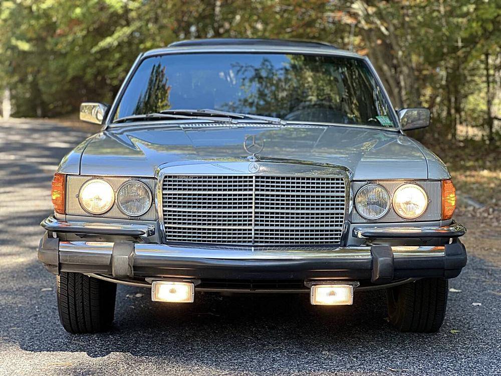 Mercedesbenz-400class-1975-silver-15
