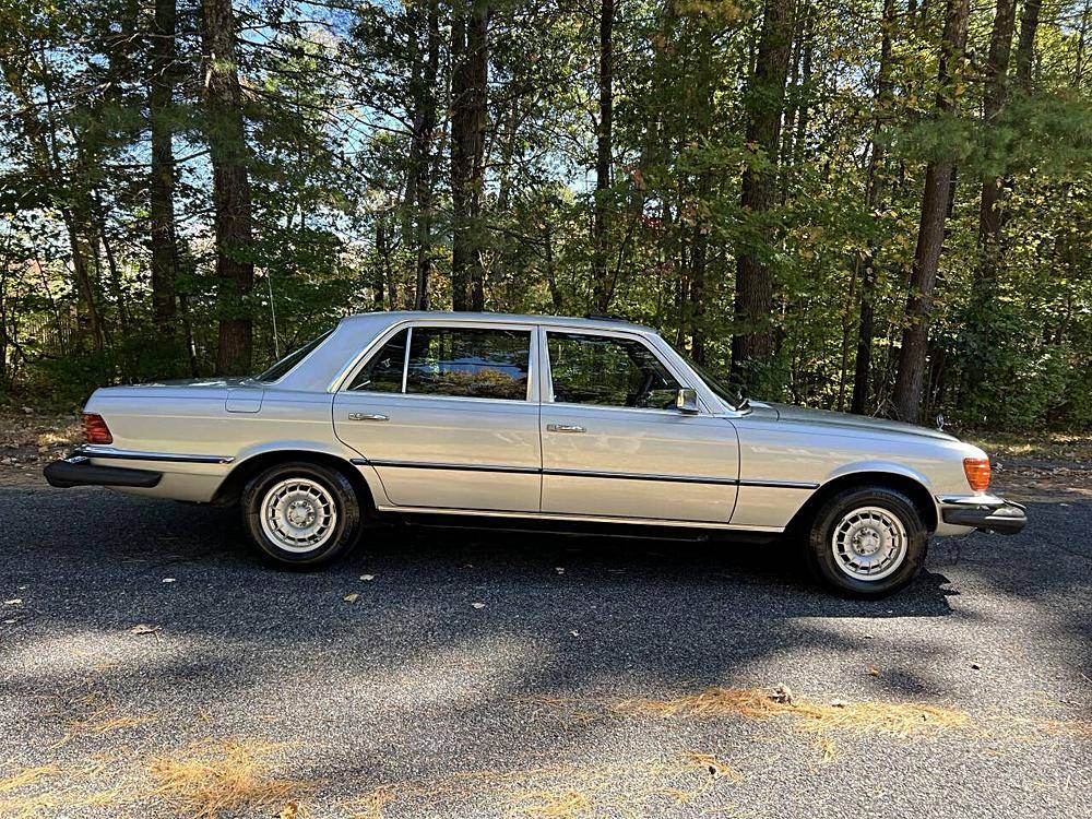 Mercedesbenz-400class-1975-silver-2