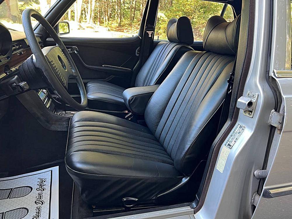 Mercedesbenz-400class-1975-silver-23