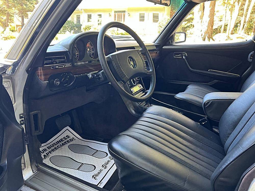 Mercedesbenz-400class-1975-silver-5