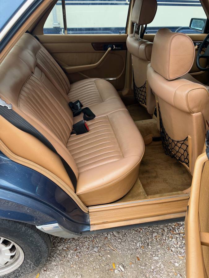 Mercesed-300sd-diesel-1983-blue-10