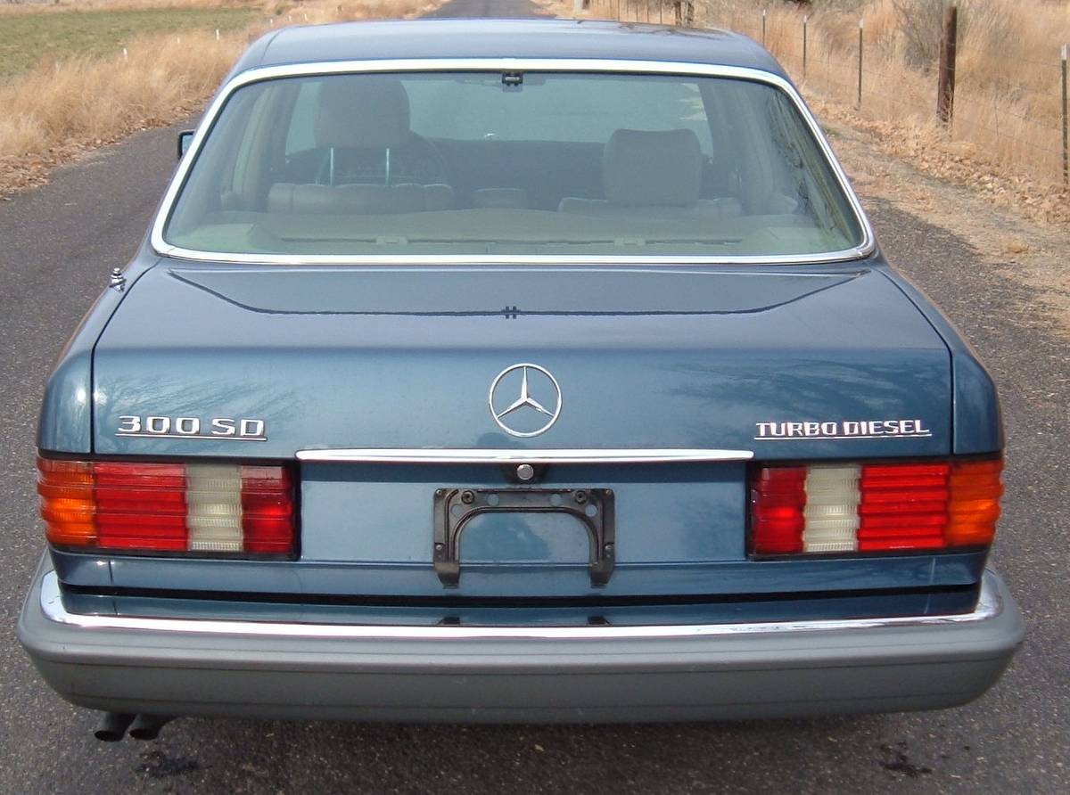 Mercesed-300sd-diesel-1983-blue-4