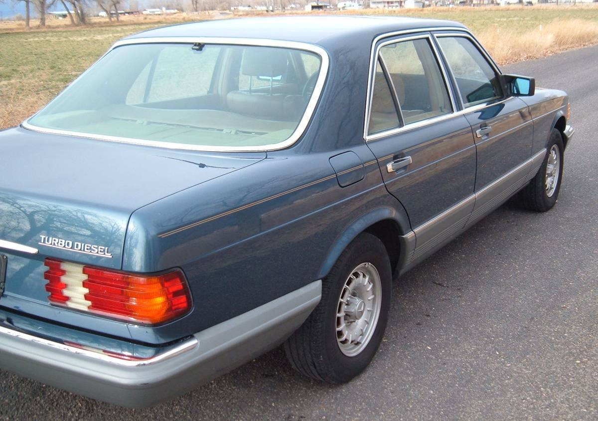 Mercesed-300sd-diesel-1983-blue-5