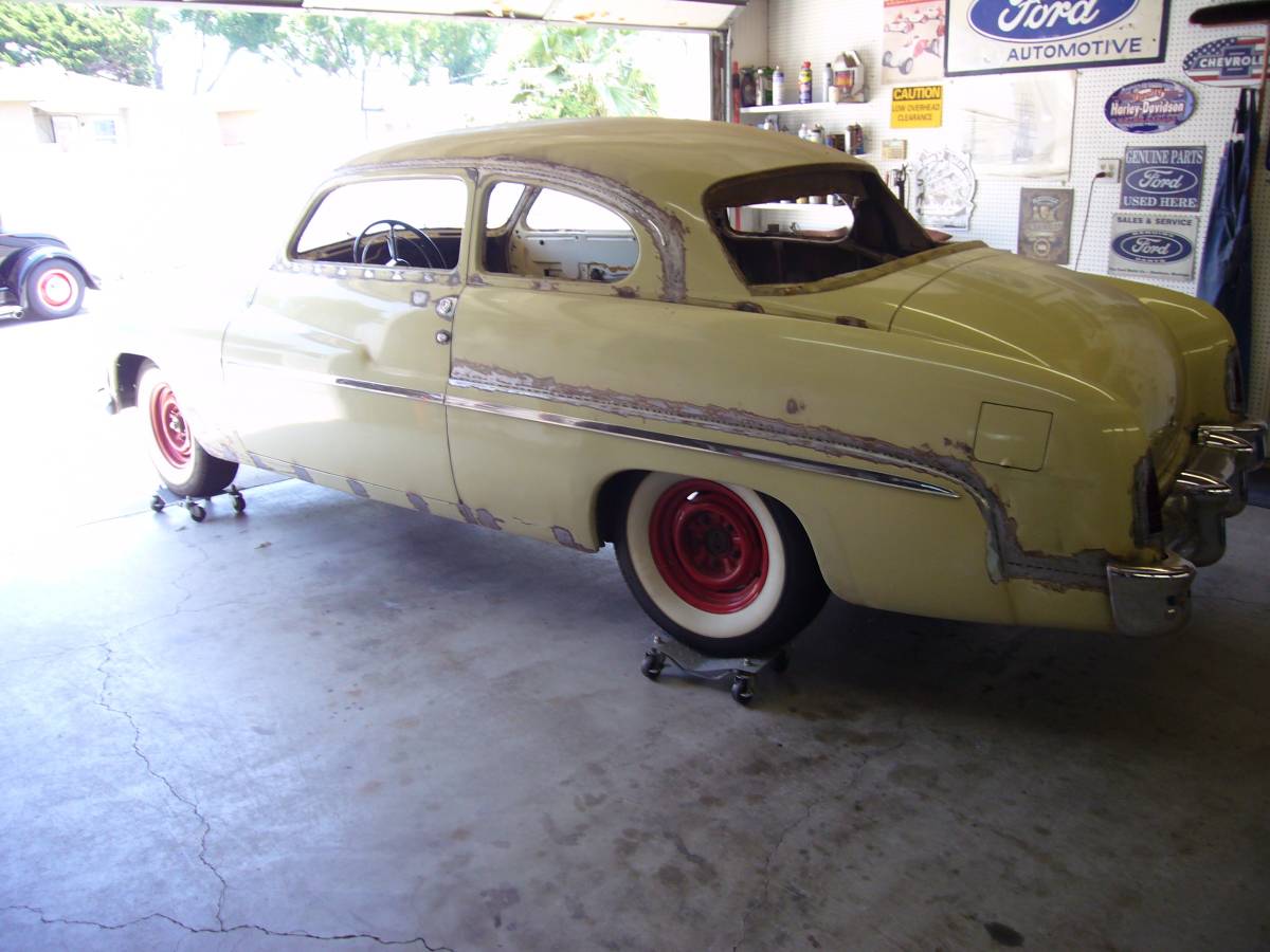 Mercury-1951-yellow-11