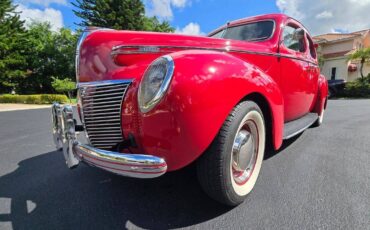Mercury-4-door-town-sedan-1939-red-1